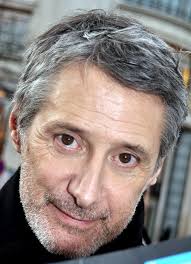 Antoine de Caunes : Un pilier de la culture française