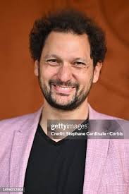 Le Charme d’Eric Antoine : Magie et Humour