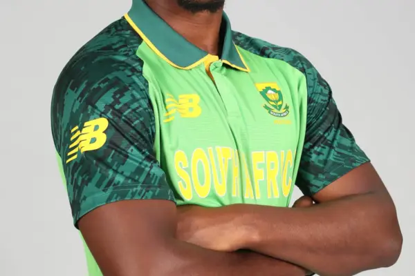 Lutho Sipamla: Le Faucon du Cricket Sud-Africain