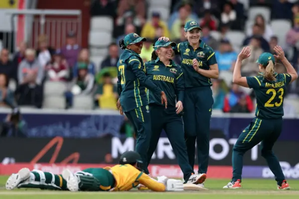 Dercksen and Kapp set up scrappy Proteas win against Pakistan