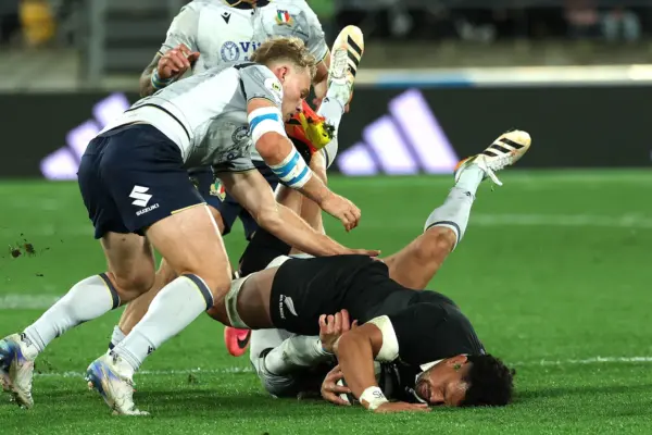 New Zealand v Ireland: Andy Farrell's side 'will genuinely believe they can beat us' - Rennie