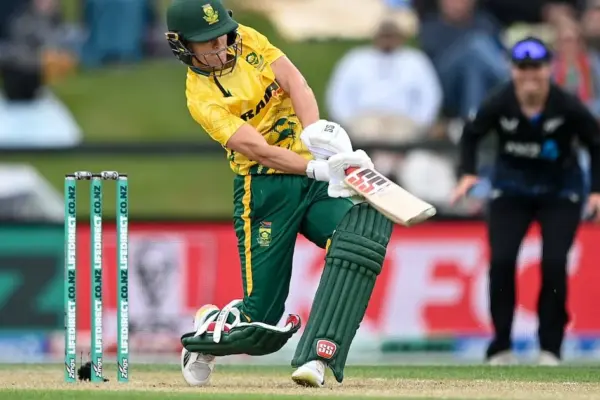 Proteas women cruise to victory against Zimbabwe